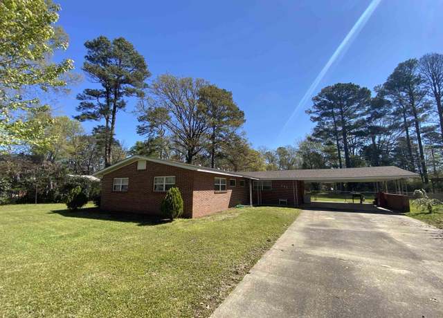 Property at 701 Walnut St, Crossett, AR 71635, 4 beds, 2 baths