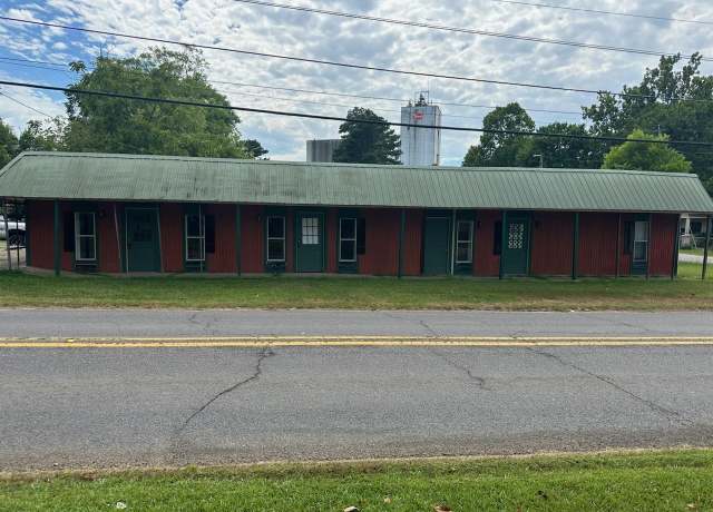 Property at 1110 N Hazel St, Hope, AR 71801, 4 beds, 3 baths