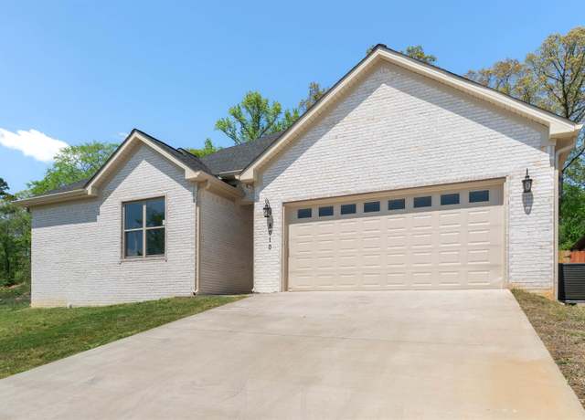 Property at 8010 Kanis Oaks Dr, Little Rock, AR 72204, 4 beds, 3 baths