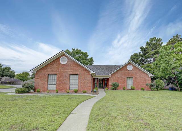 Property at 3801 E Castleridge Dr, Texarkana, AR 71854, 3 beds, 2 baths