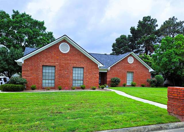 Property at 3801 E Castleridge Dr, Texarkana, AR 71854, 3 beds, 2 baths