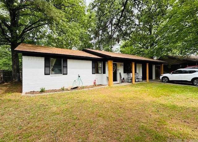 Property at 2111 E 14th St St, Russellville, AR 72802, 3 beds, 1.5 baths