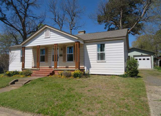 Property at 1124 Clinton St, Arkadelphia, AR, 3 beds, 2 baths