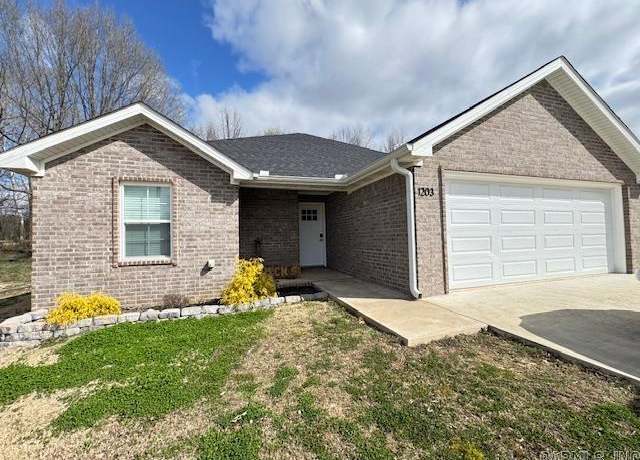 Property at 1203 William Hall Dr, Paragould, AR 72450, 3 beds, 2 baths