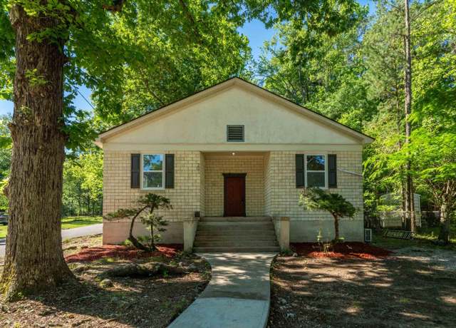 Property at 301 Walter St, Hot Springs, AR 71901, 4 beds, 2 baths