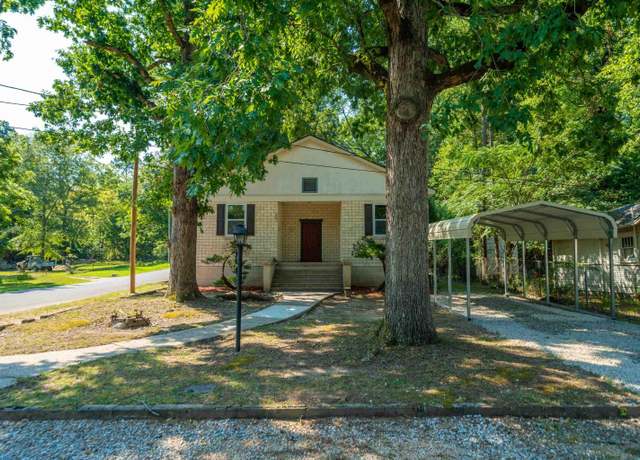 Property at 301 Walter St, Hot Springs, AR 71901, 4 beds, 2 baths