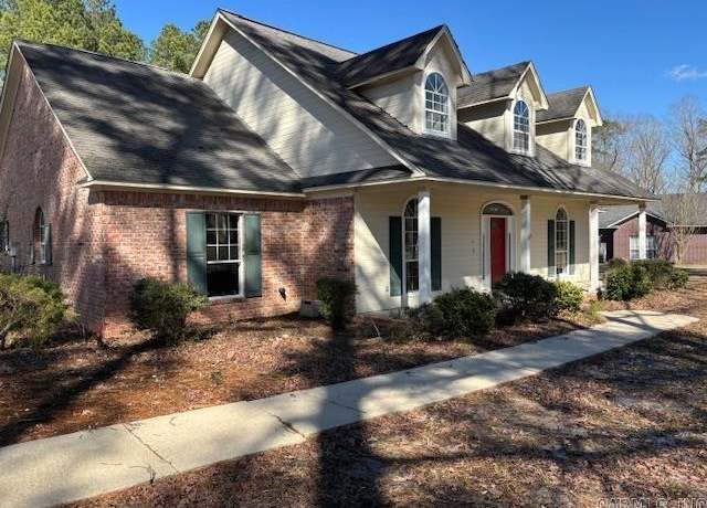 Property at 5506 Oakwood Dr, El Dorado, AR 71730, 3 beds, 2.5 baths