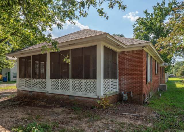 Property at 615 Water St, North Little Rock, AR 72117, 3 beds, 2 baths