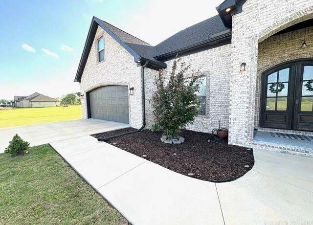 Property at 13525 Smarty Jones Dr, Scott, AR 72142, 3 beds, 2 baths