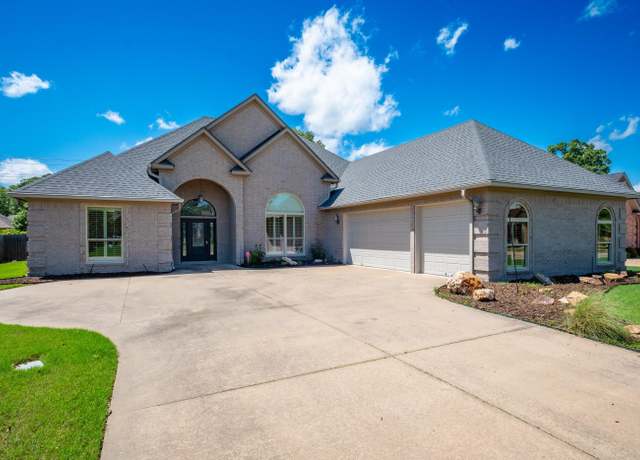 Property at 107 Bouriese Cir, Maumelle, AR 72113, 4 beds, 2 baths