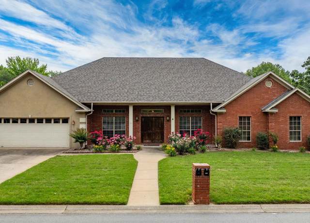 Property at 1940 Royal Dr, Conway, AR 72034, 4 beds, 3 baths