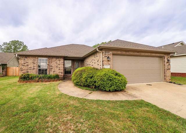 Property at 313 Wildwood Pt, Jonesboro, AR 72405, 3 beds, 2 baths