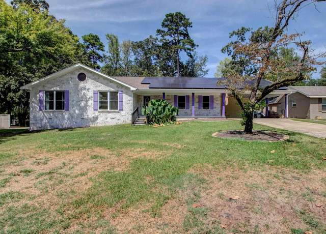 Property at 40 Pamela Dr, Little Rock, AR 72227, 4 beds, 3 baths