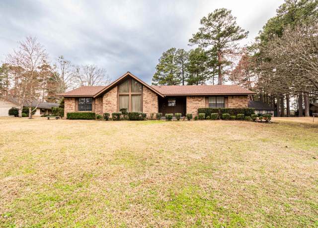 Property at 100 Holly St, El Dorado, AR 71730, 5 beds, 2 baths