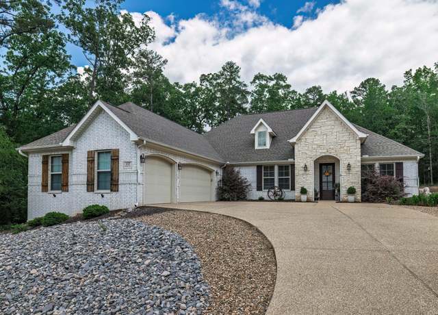 Property at 137 Pizarro Dr, Hot Springs Village, AR 71909, 3 beds, 2.5 baths