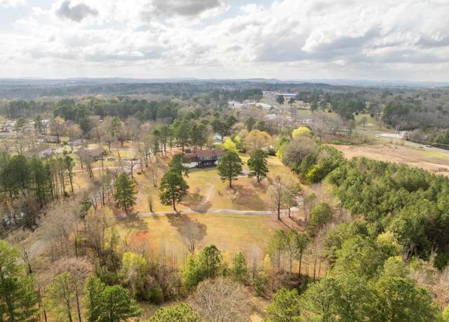 Property at 218 Charming Heights Dr, Hot Springs, AR 71913, 5 beds, 4 baths