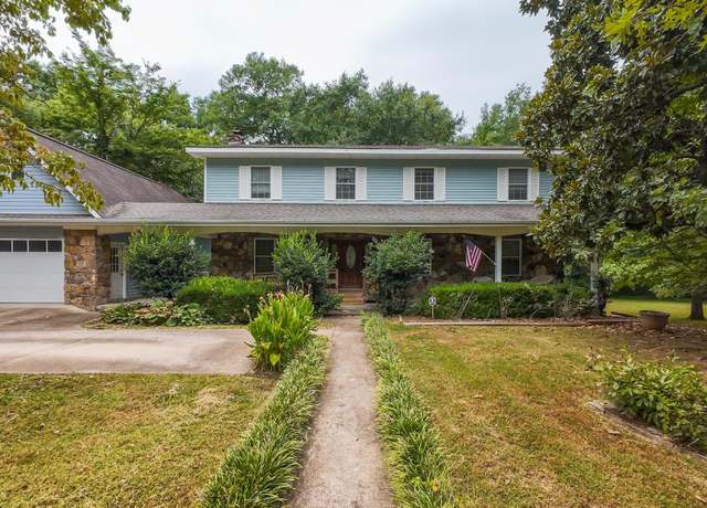 Property at 1690 Fairway Dr, Batesville, AR, 5 beds, 2.5 baths