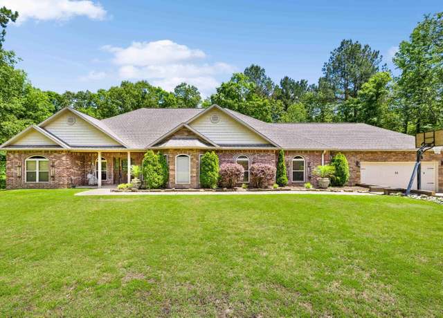 Property at 402 Demuth, Benton, AR 72019, 4 beds, 3 baths