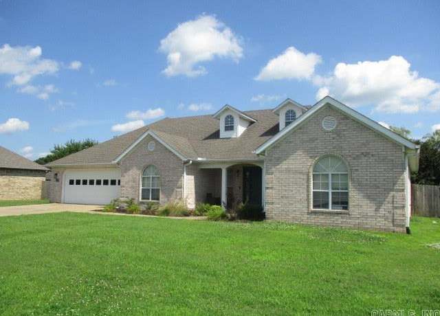 Property at 2803 Newcastle Dr, Paragould, AR 72450, 3 beds, 2.5 baths