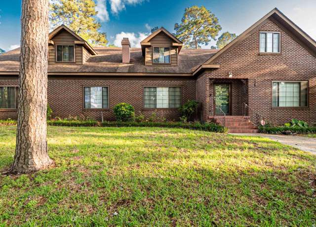 Property at 1705 W Cedar St, El Dorado, AR 71730, 5 beds, 3 baths