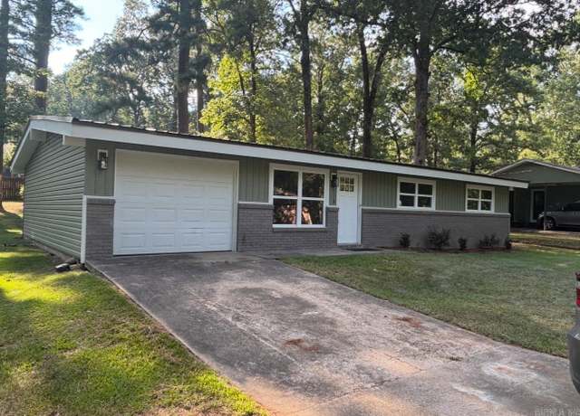 Property at 1212 Chris Dr, Benton, AR 72015, 3 beds, 2 baths