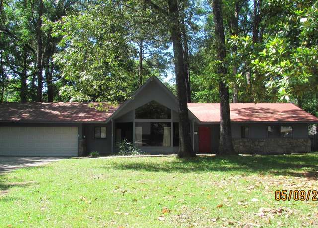 Property at 108 Greenbriar Cir, Crossett, AR 71635, 3 beds, 2.5 baths