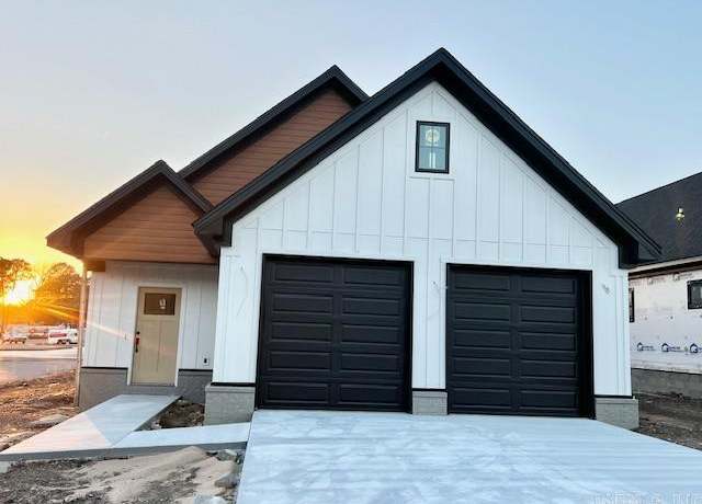 Property at 105 Easy St, Maumelle, AR 72113, 3 beds, 2 baths