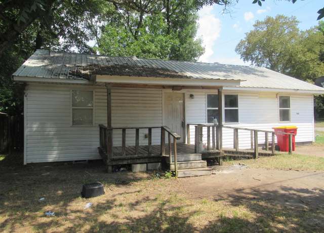 Property at 315 S Cherokee St, Morrilton, AR 72110, 3 beds, 1 bath