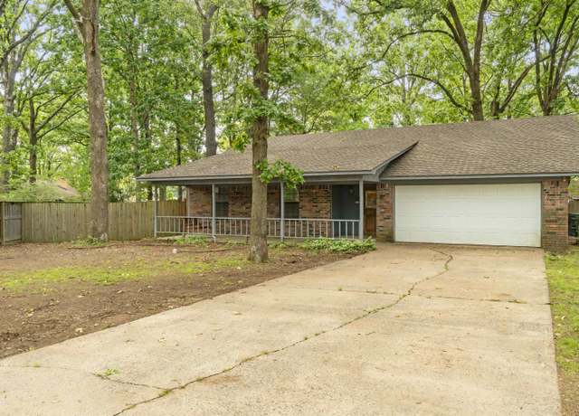 Property at 33 Brier Springs Dr, Conway, AR 72034, 3 beds, 2 baths