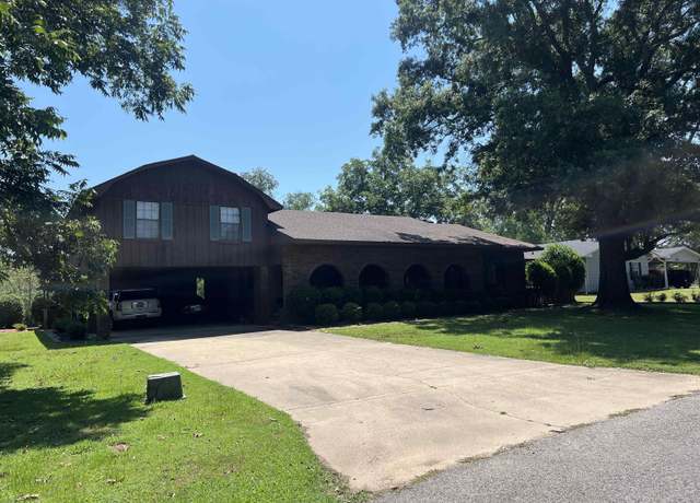Property at 3111 Holiday Dr, Pine Bluff, AR 71602, 4 beds, 4 baths