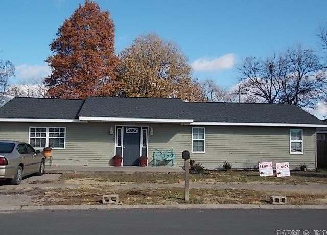 Property at 407 E 15th St, MO, 3 beds, 2 baths
