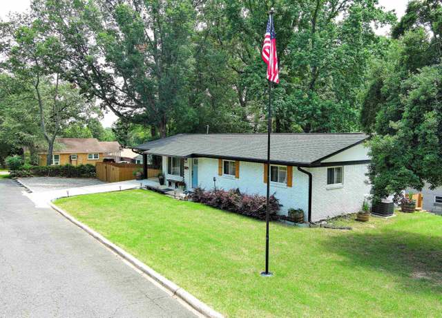 Property at 201 Sunset St, Hot Springs, AR 71913, 5 beds, 3 baths