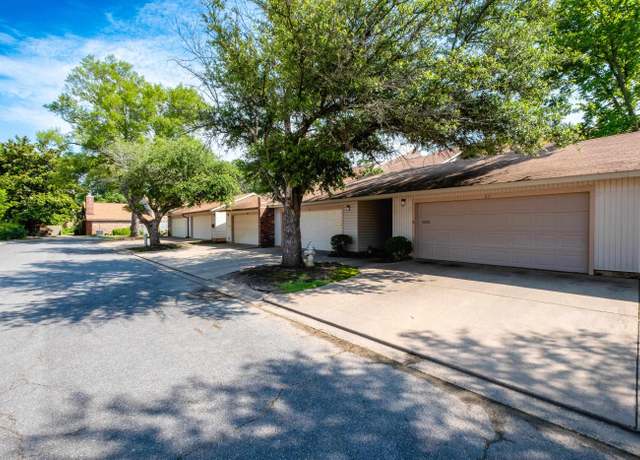 Property at 27 Hampshire Cir, Little Rock, AR 72212, 3 beds, 2.5 baths