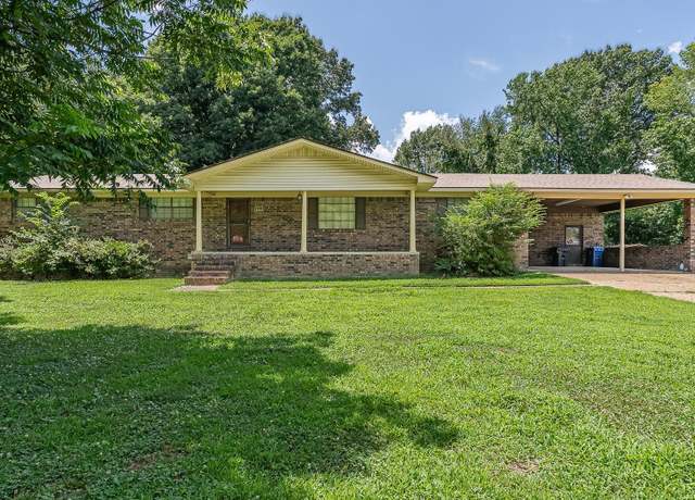 Property at 901 Hester St, Jonesboro, AR 72401, 4 beds, 2 baths