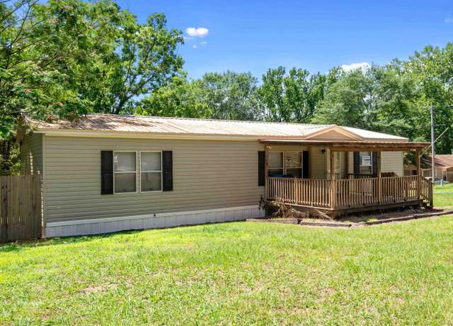 Property at 203 Gough St, Malvern, AR 72104, 3 beds, 2 baths
