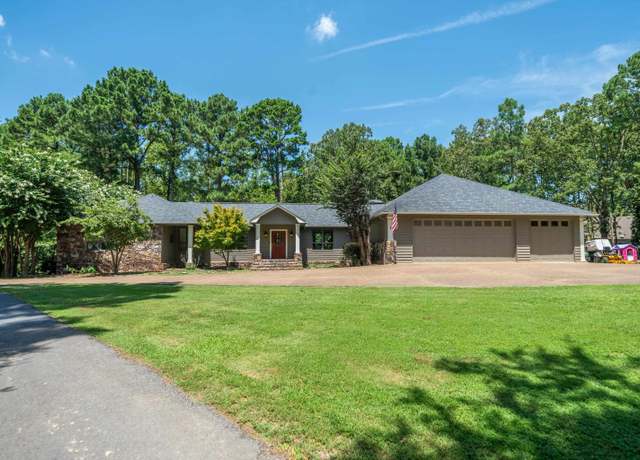 Property at 132 Woodland Heights Pl, Hot Springs, AR 71901, 4 beds, 3 baths