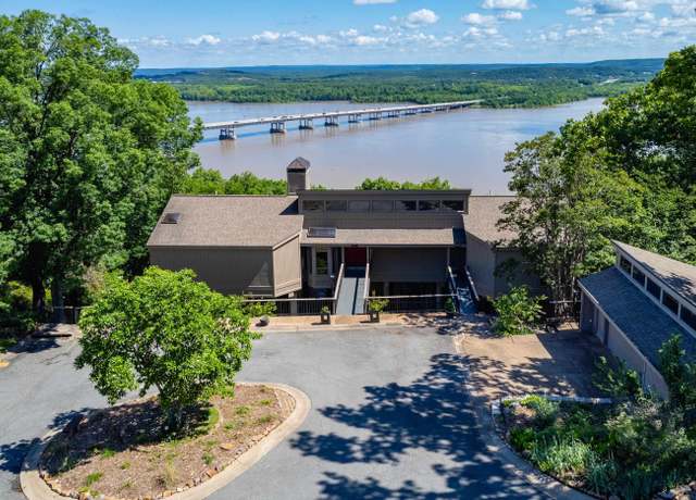 Property at 1 Rivers Edge Dr, Little Rock, AR 72227, 3 beds, 4 baths