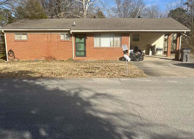 Property at 201 Walnut Dr, Paragould, AR 72450, 3 beds, 2 baths