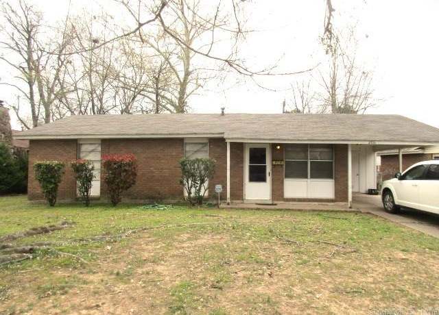 Property at 2713 Claremont Ave, Pine Bluff, AR 71601, 3 beds, 1 bath