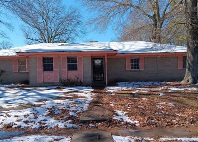 Property at 3320 S Main St, Pine Bluff, AR 71601, 3 beds, 1.5 baths