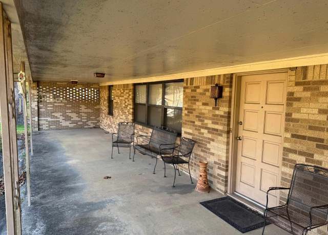 Property at 206 Mcmahan Dr, Hot Springs, AR 71913, 3 beds, 3 baths