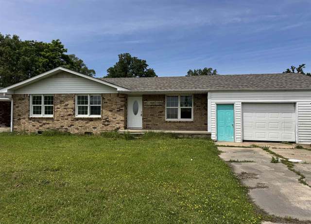 Property at 2303 E Lake St, Paragould, AR 72450, 3 beds, 3 baths