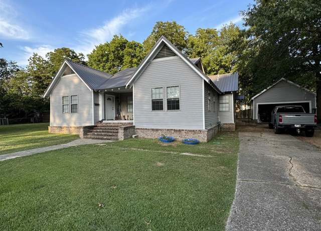 Property at 512 N Slemons St, Monticello, AR 71655, 4 beds, 2 baths