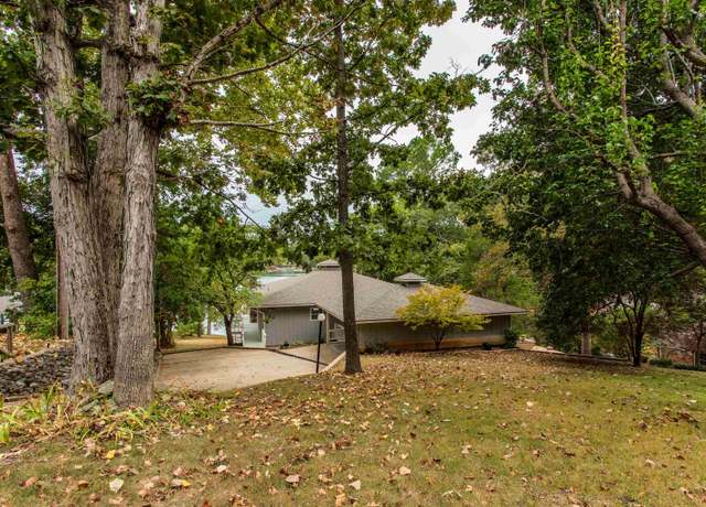 Property at 28 N Lakeshore Dr, Cherokee Village, AR 72529, 4 beds, 2.5 baths