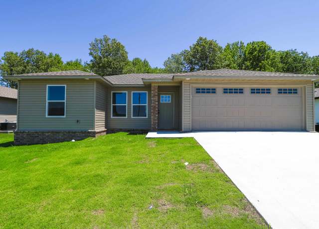 Property at 2507 N 1st St, Paragould, AR 72450, 3 beds, 2 baths