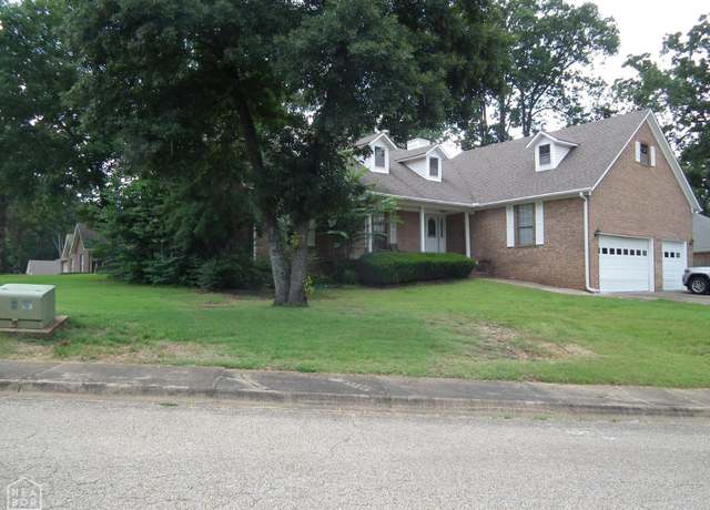 Property at 2023 Lion Heart Ln, Jonesboro, AR 72404, 3 beds, 2.5 baths