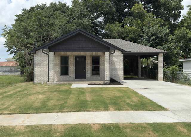 Property at 307 E Emerson St, Paragould, AR 72450, 3 beds, 1 bath