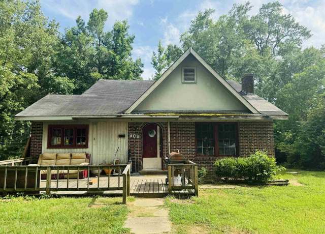 Property at 805 Clifton St, Camden, AR 71701, 3 beds, 2 baths