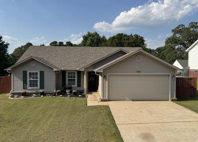 Property at 228 Sharon Oaks Ct, Benton, AR 72019, 3 beds, 2 baths