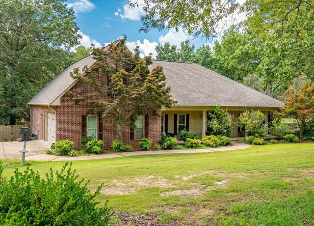 Property at 170 Parkway Sq, Pearcy, AR 71964, 4 beds, 3 baths